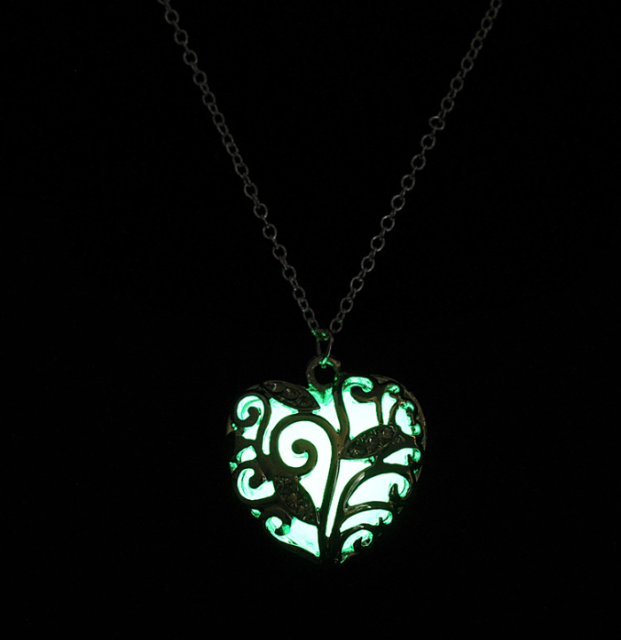 Glowing Heart Necklace - cafematernity