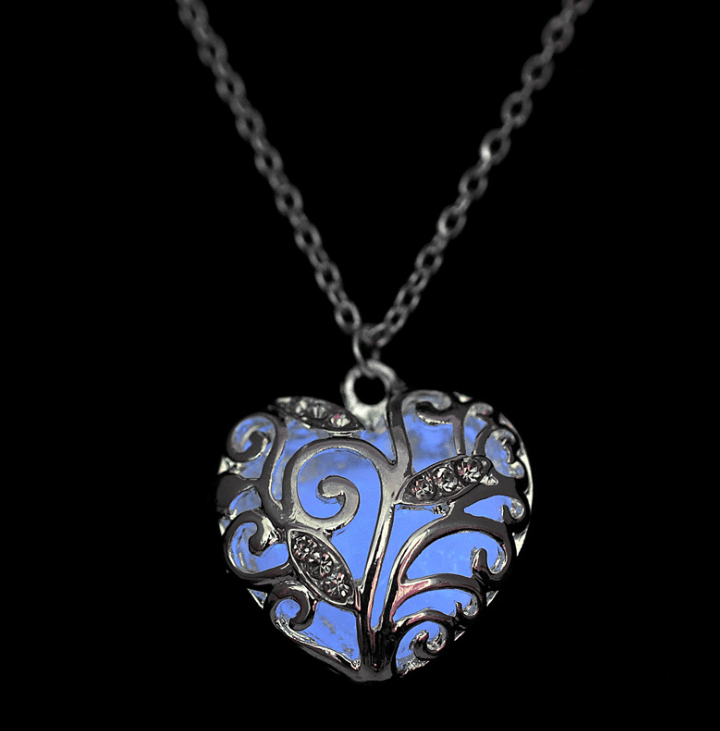 Glowing Heart Necklace - cafematernity