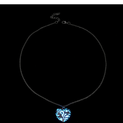 Glowing Heart Necklace - cafematernity