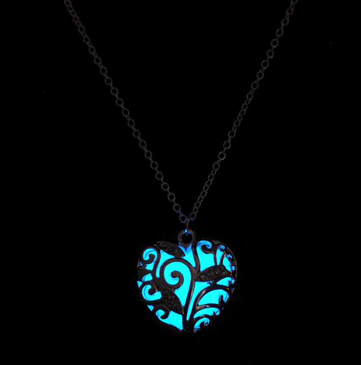 Glowing Heart Necklace - cafematernity