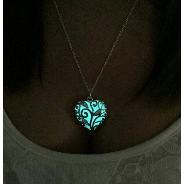 Glowing Heart Necklace - cafematernity