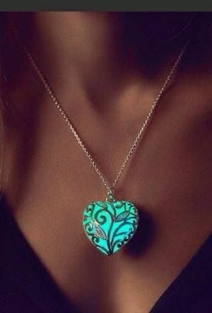 Glowing Heart Necklace - cafematernity